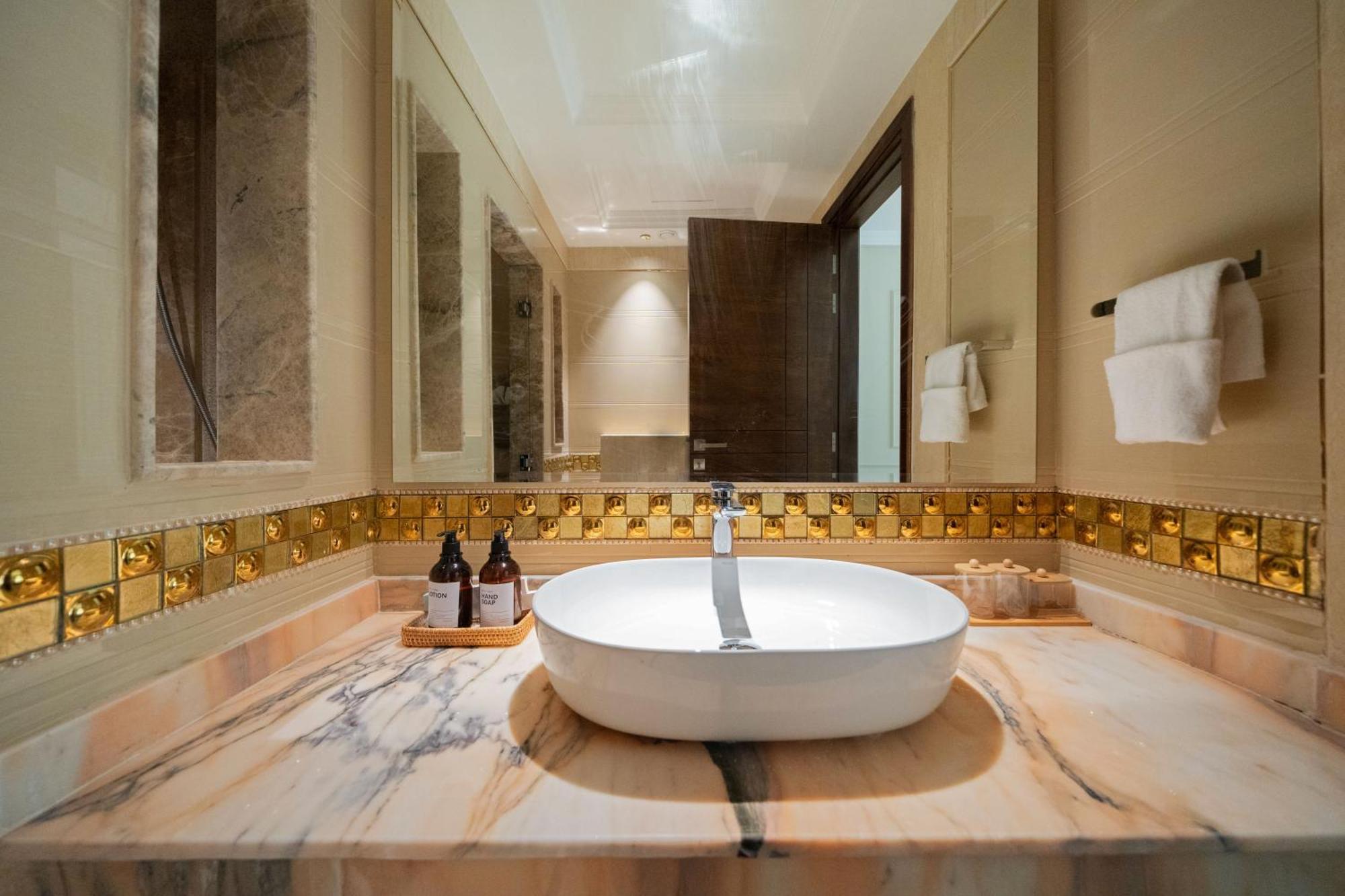 New Luxe 2 Br *