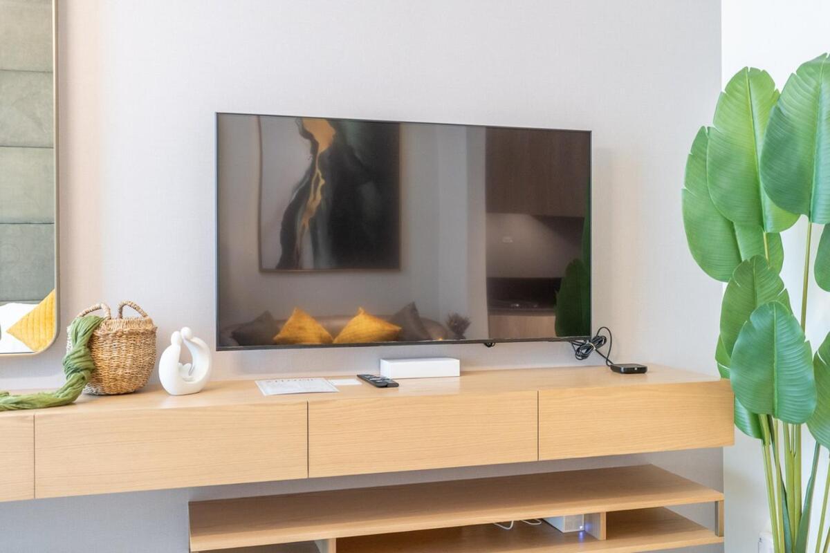 Apartment Modern By Czechin Jvc Prime Location *