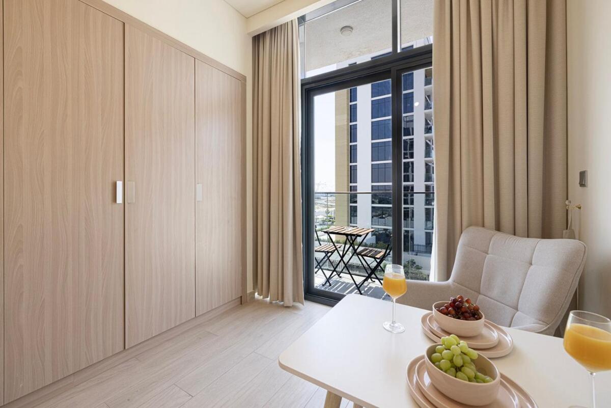 Livin Holidays - - Azizi Riviera Apartment