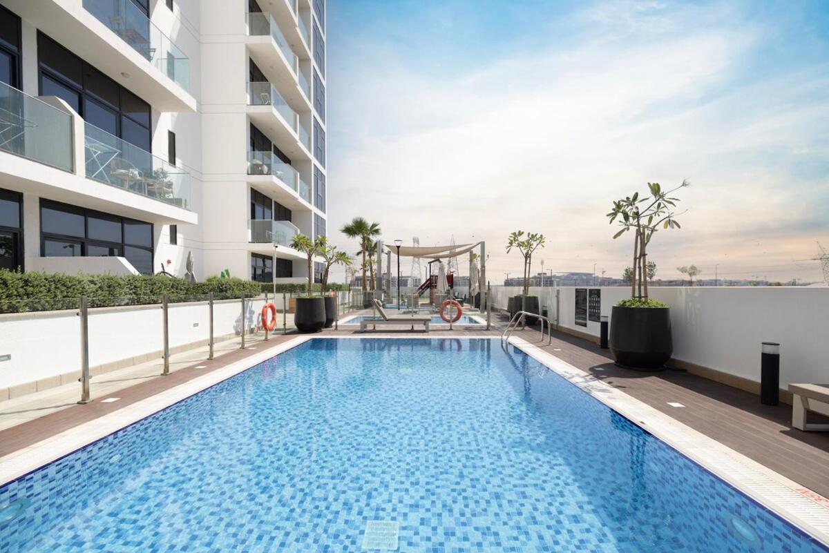 Livin Holidays - - Azizi Riviera Apartment