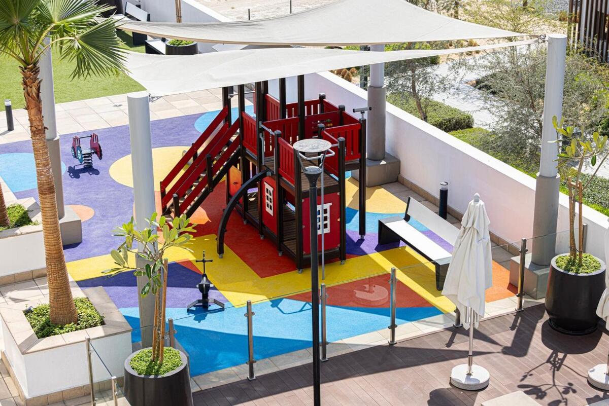 Livin Holidays - - Azizi Riviera Apartment *