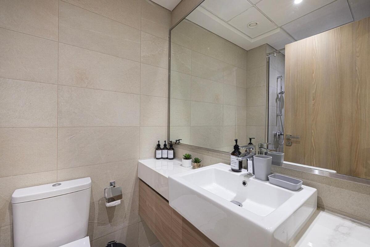 Livin Holidays - - Azizi Riviera Apartment Dubai