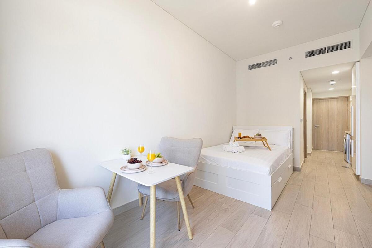 Livin Holidays - - Azizi Riviera Apartment Dubai