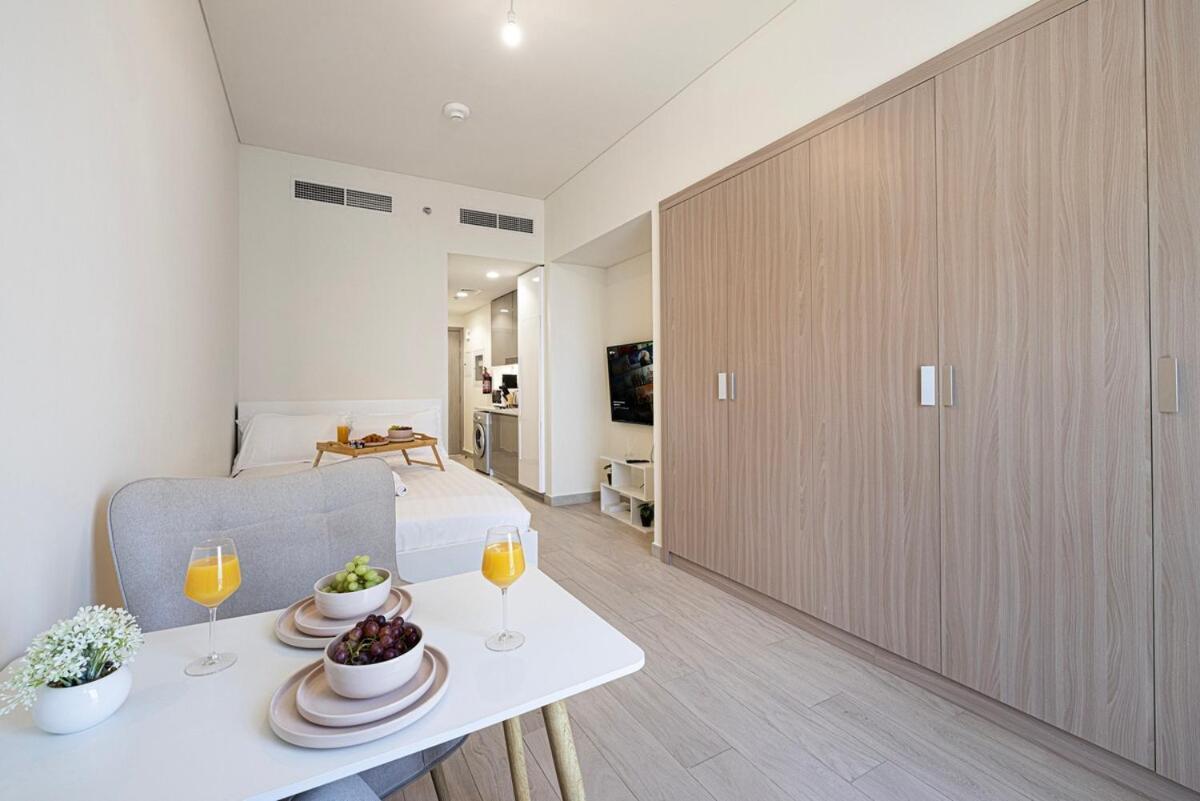 Livin Holidays - - Azizi Riviera Dubai