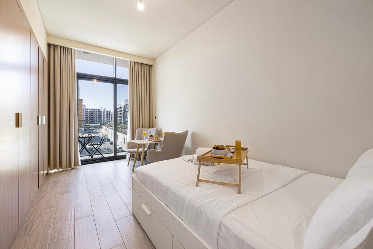 Livin Holidays - - Azizi Riviera * Dubai