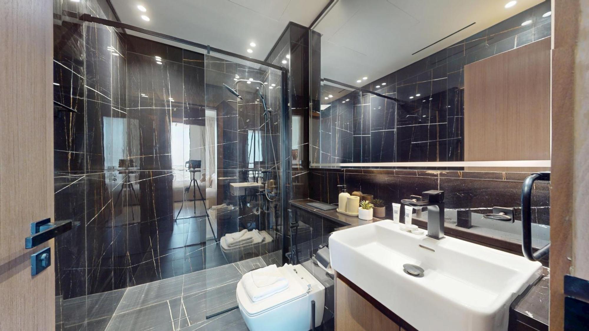 Primestay - High-rise 2br Oasis With Private Pool In Binghatti Onyx