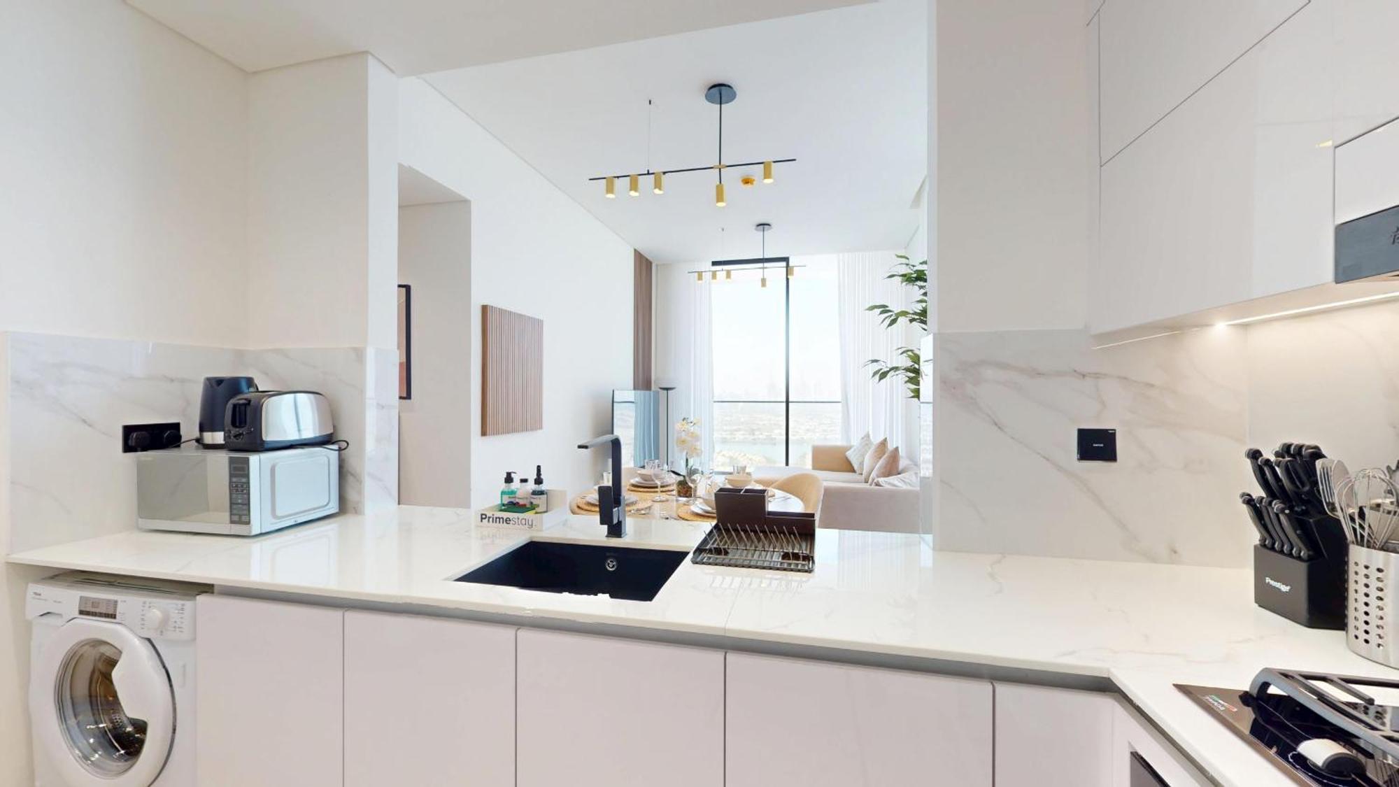 Primestay - High-rise 2br Oasis With Private Pool In Binghatti Onyx *