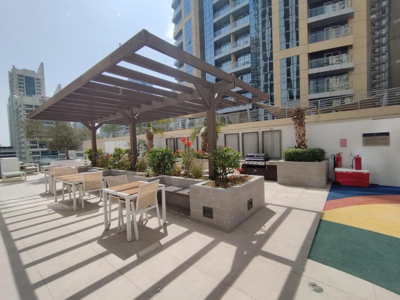 Liv Residences - Airy One Bedroom In Marina Apartment Dubai