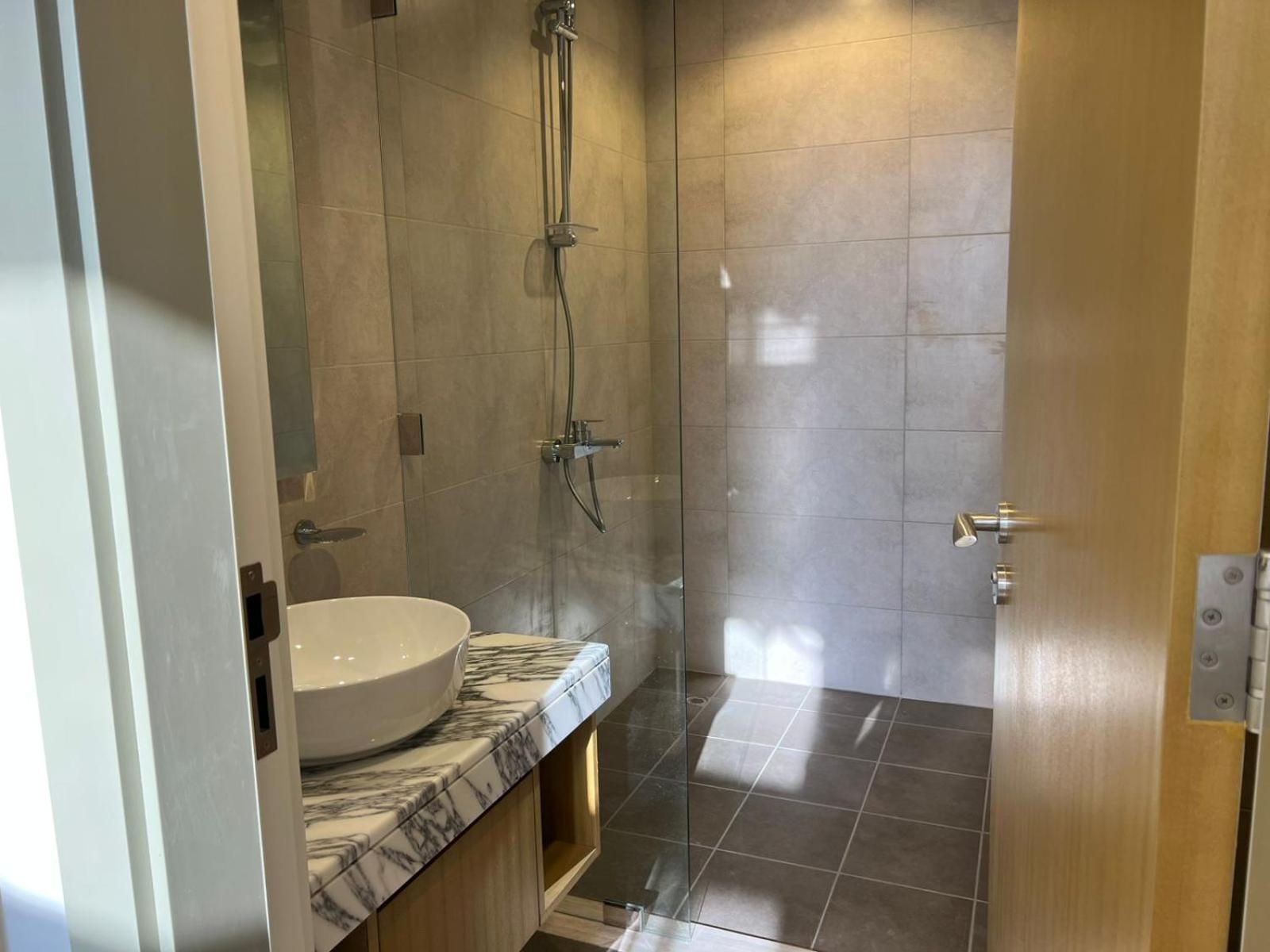 Elegant 2br - Aykon - 4312 * Dubai