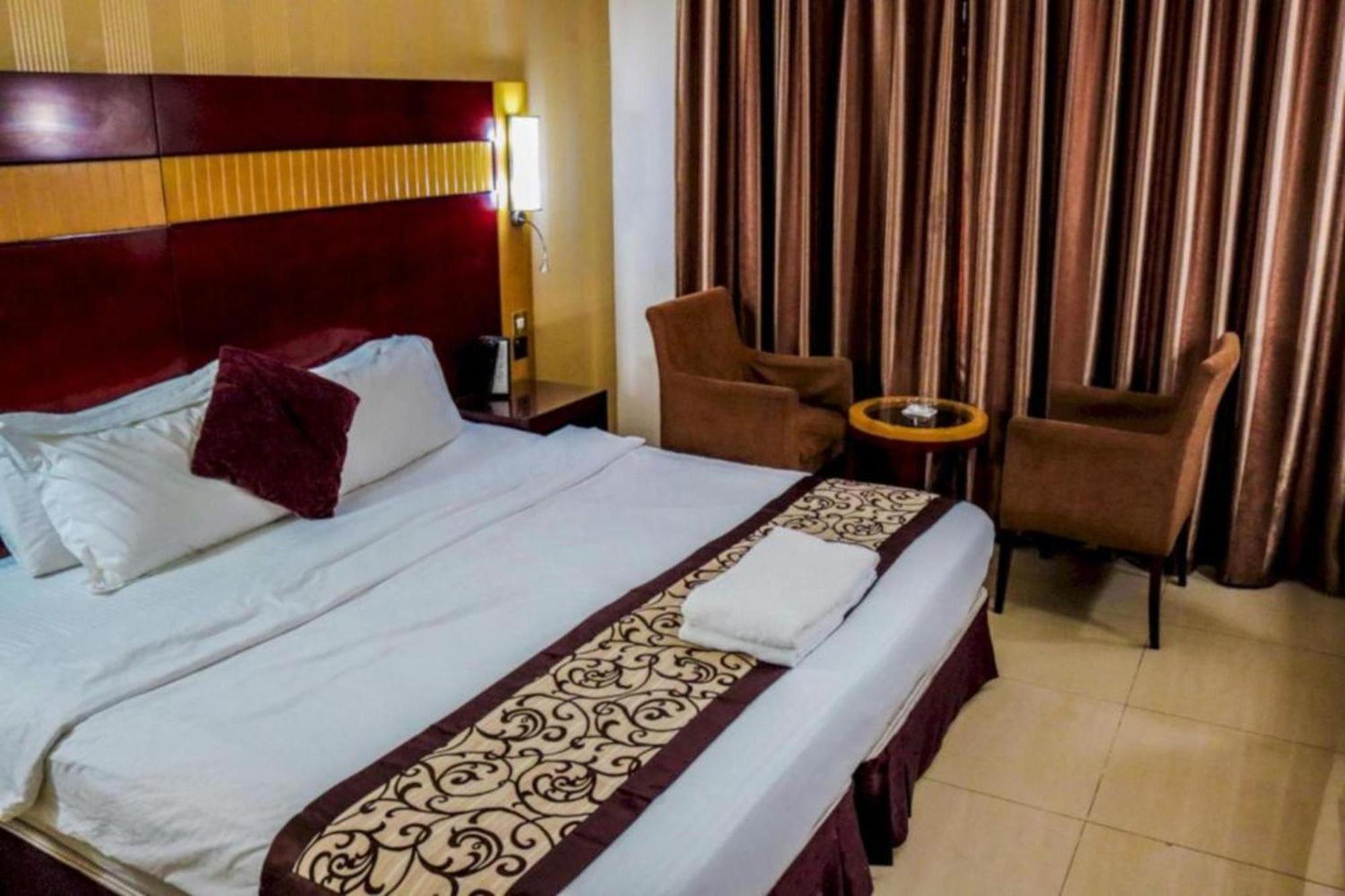 Palette Phoenix Hotel 3*