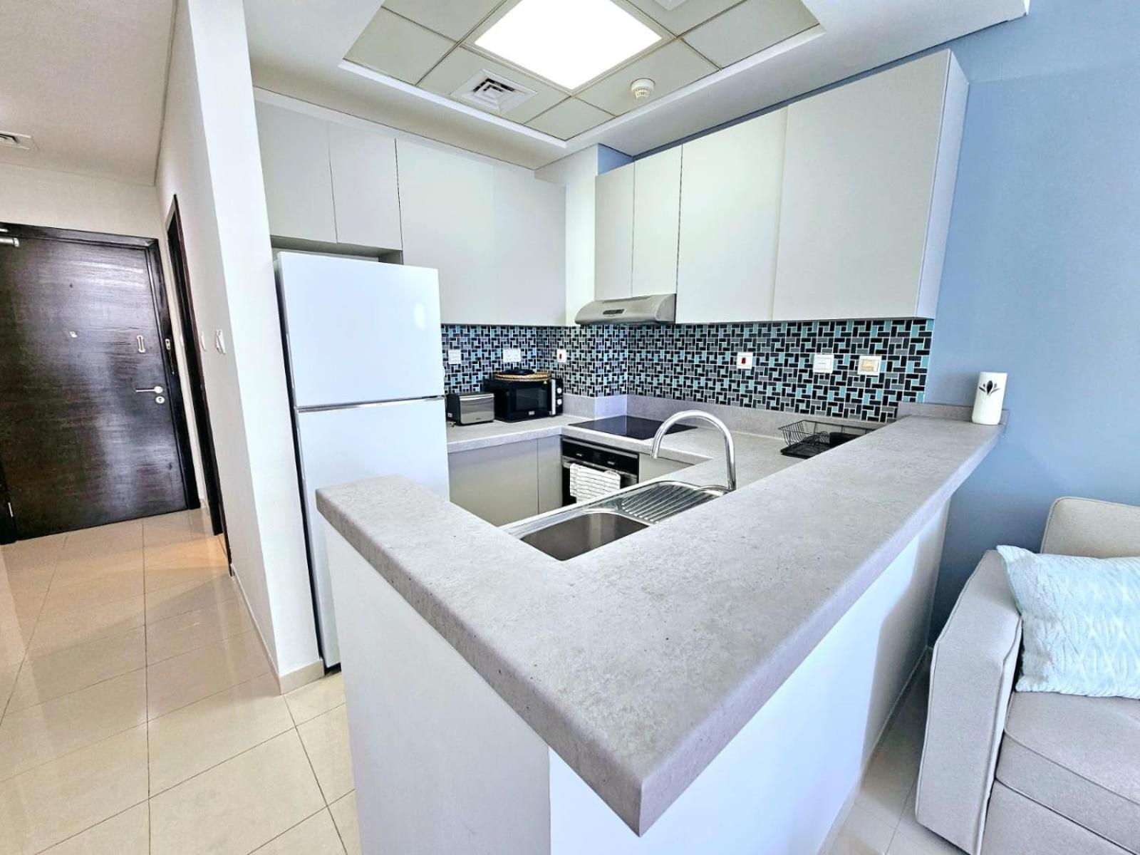 Sunrise Homes - Close To Jbr - Beautiful * Dubai