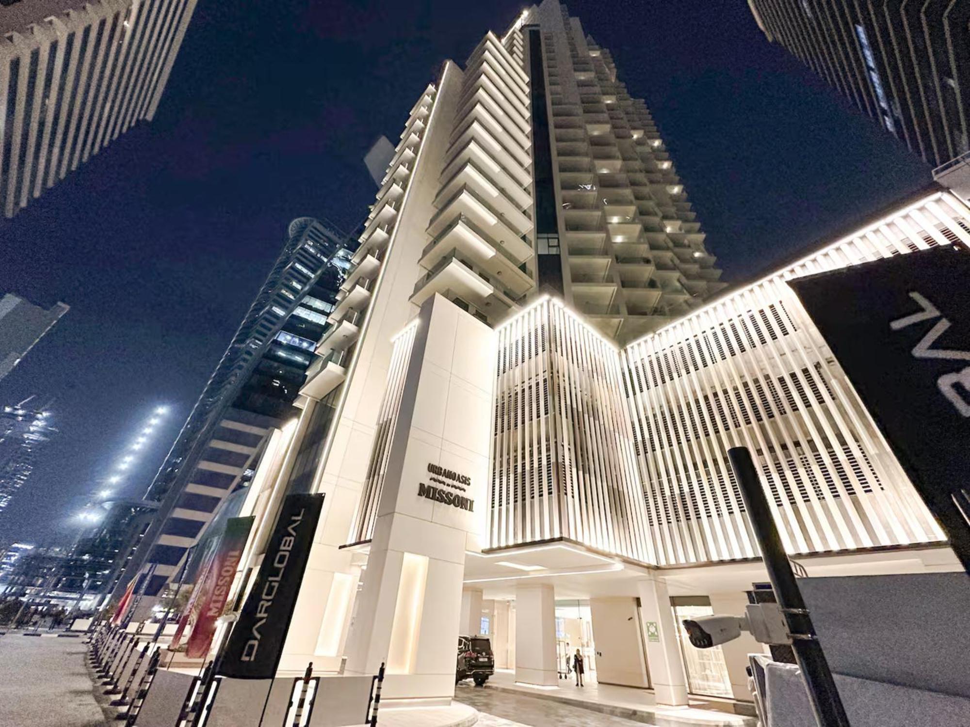 Fam Living Contemporary 2br Oasis Waterfront Comfort Close To Downtown Dubai