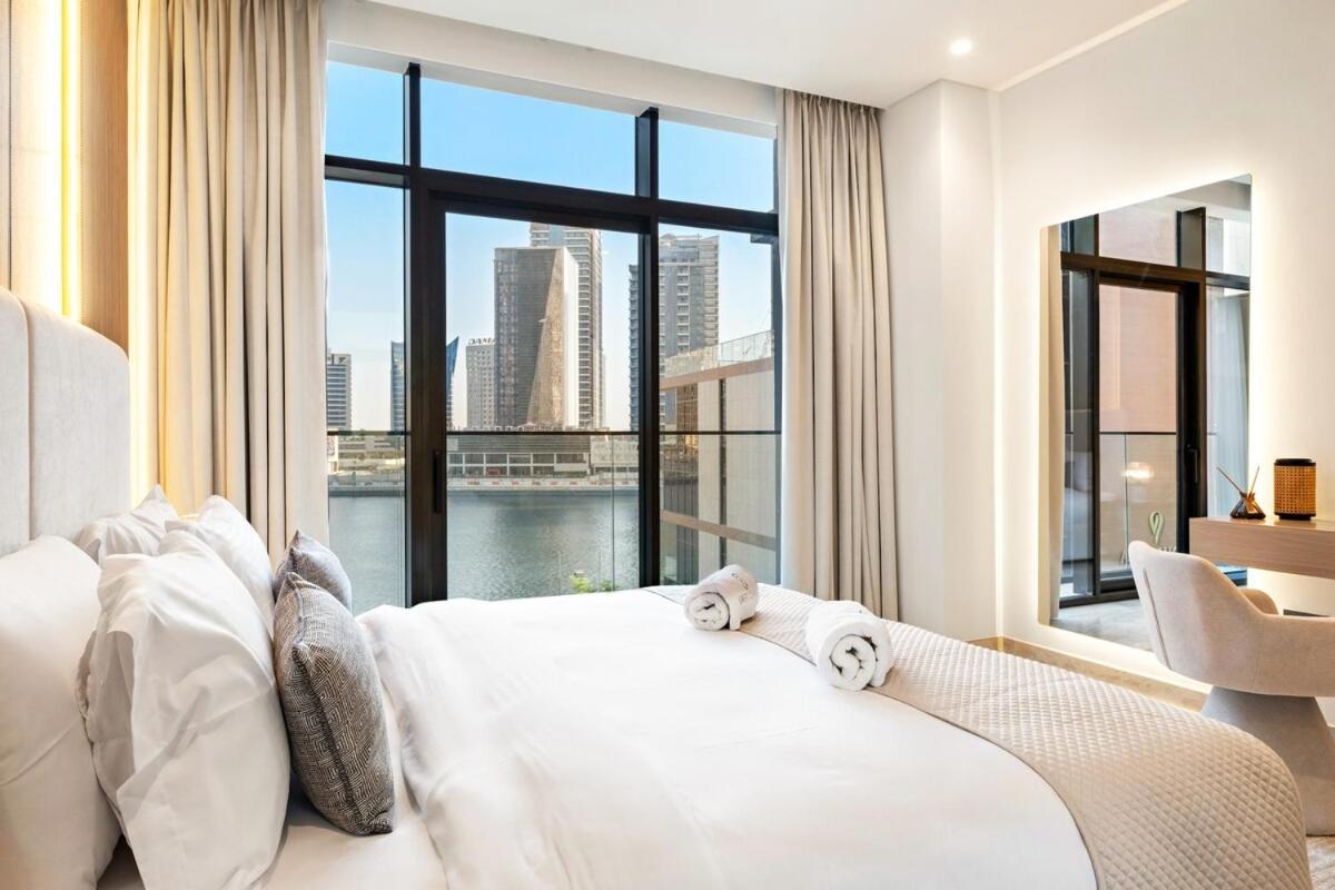 First Class 2br Elegant Canal View Retreat Apartment