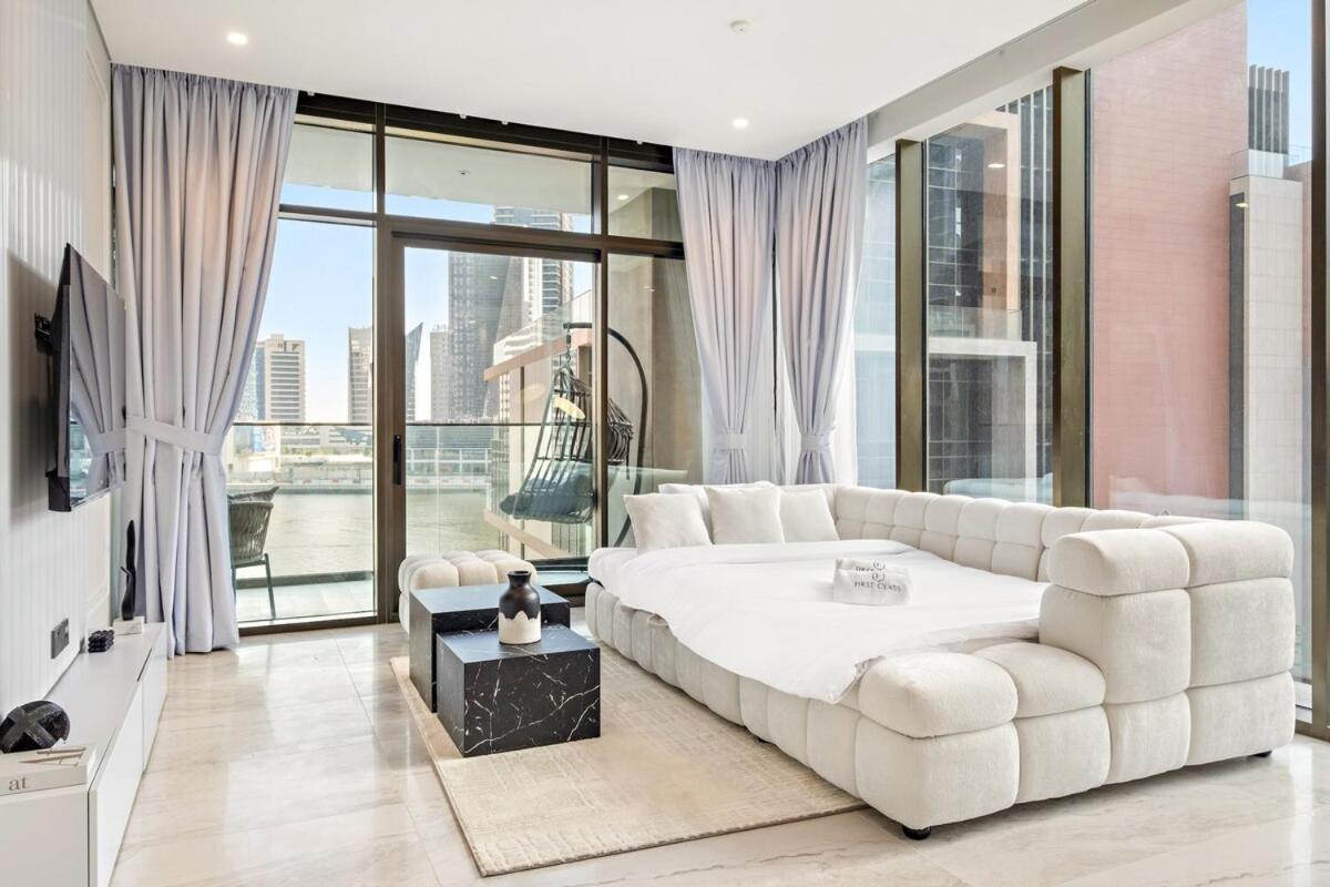 First Class 2br Elegant Canal View Retreat