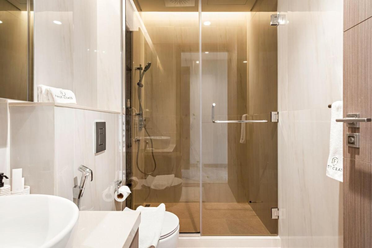 First Class 2br Elegant Canal View Retreat *