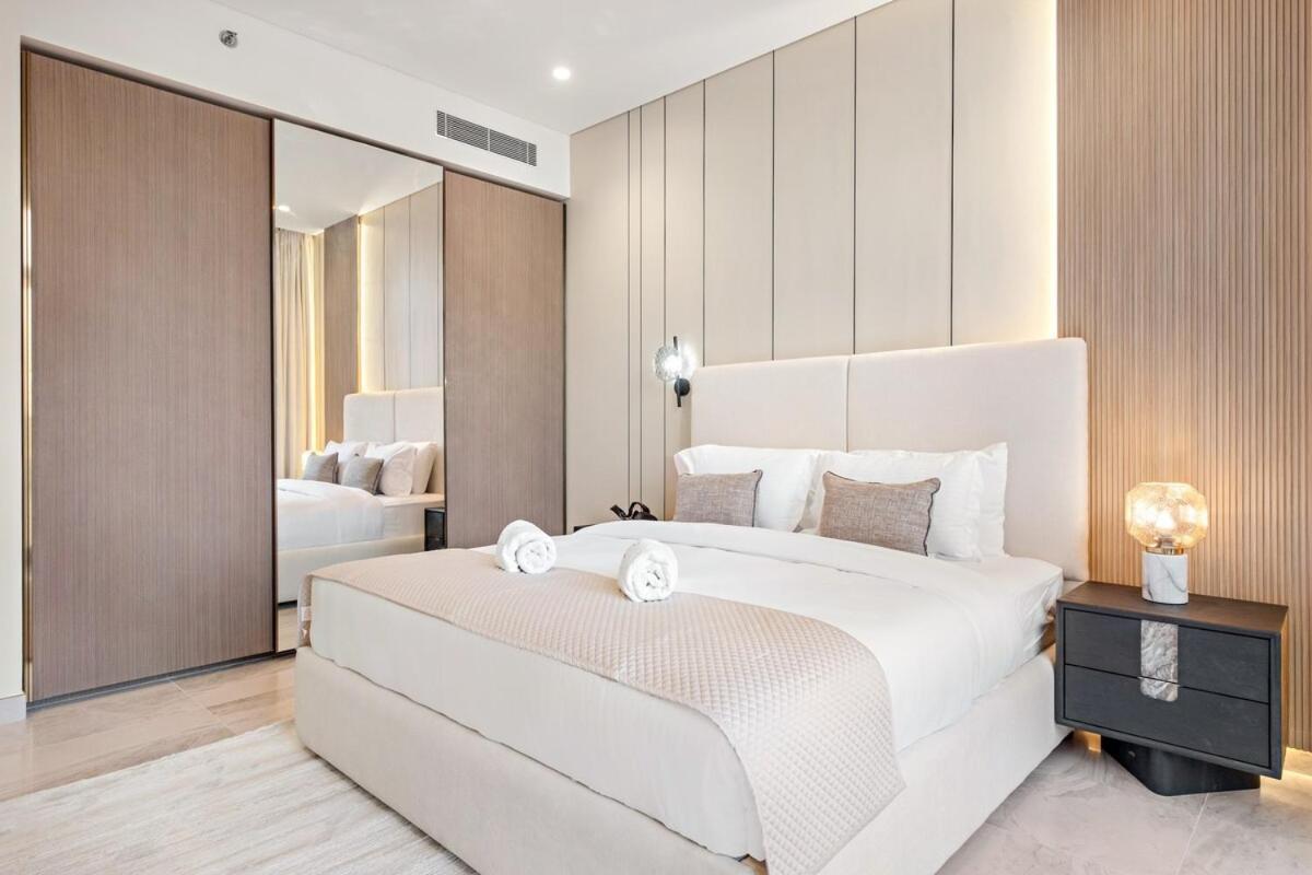 First Class 2br Elegant Canal View Retreat * Dubai