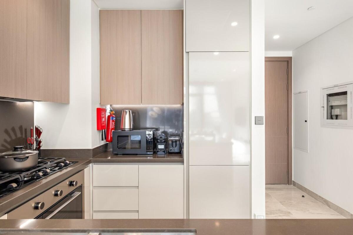 First Class 2br Elegant Canal View Retreat Dubai