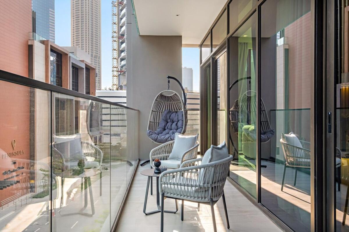First Class 2br Elegant Canal View Retreat Apartment