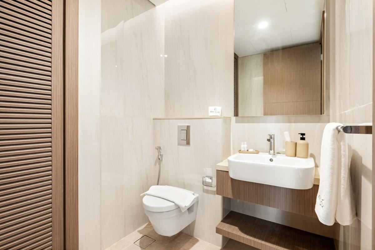 First Class 2br Elegant Canal View Retreat * Dubai
