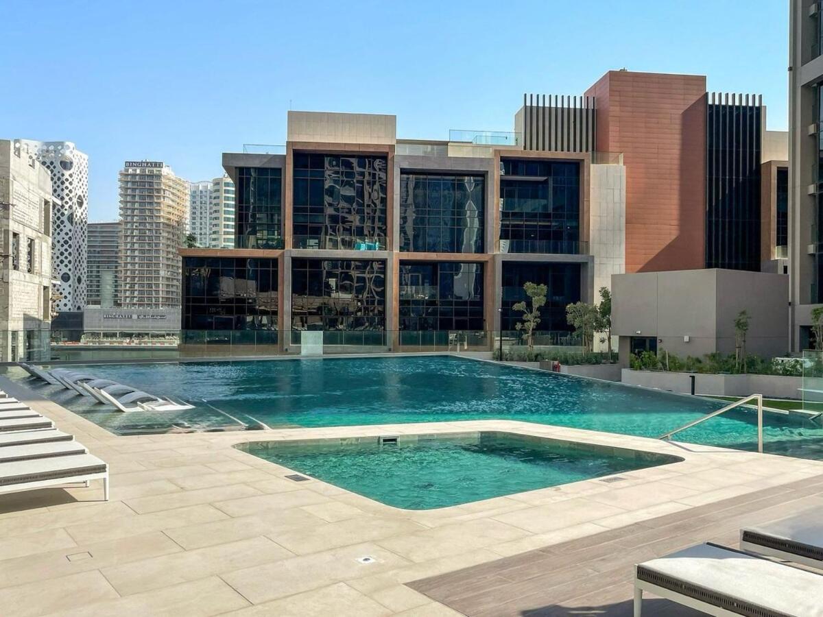 First Class 2br Elegant Canal View Retreat Apartment Dubai