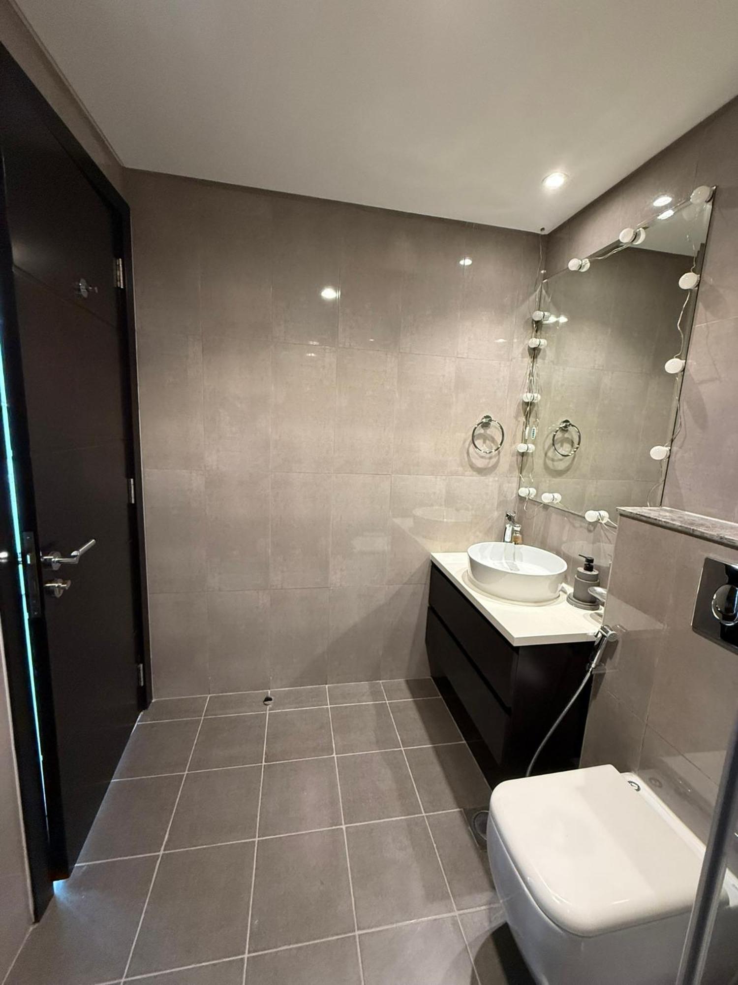 Deluxe 1-bedroom With Pool, 5 Minutes From Mall & Burj Khalifa * Dubai