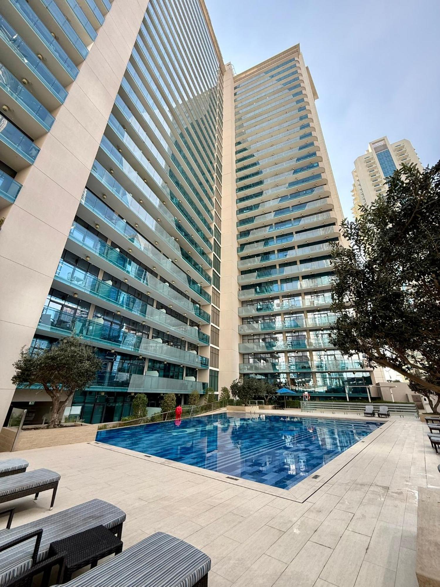 Apartment Deluxe 1-bedroom With Pool, 5 Minutes From Mall & Burj Khalifa