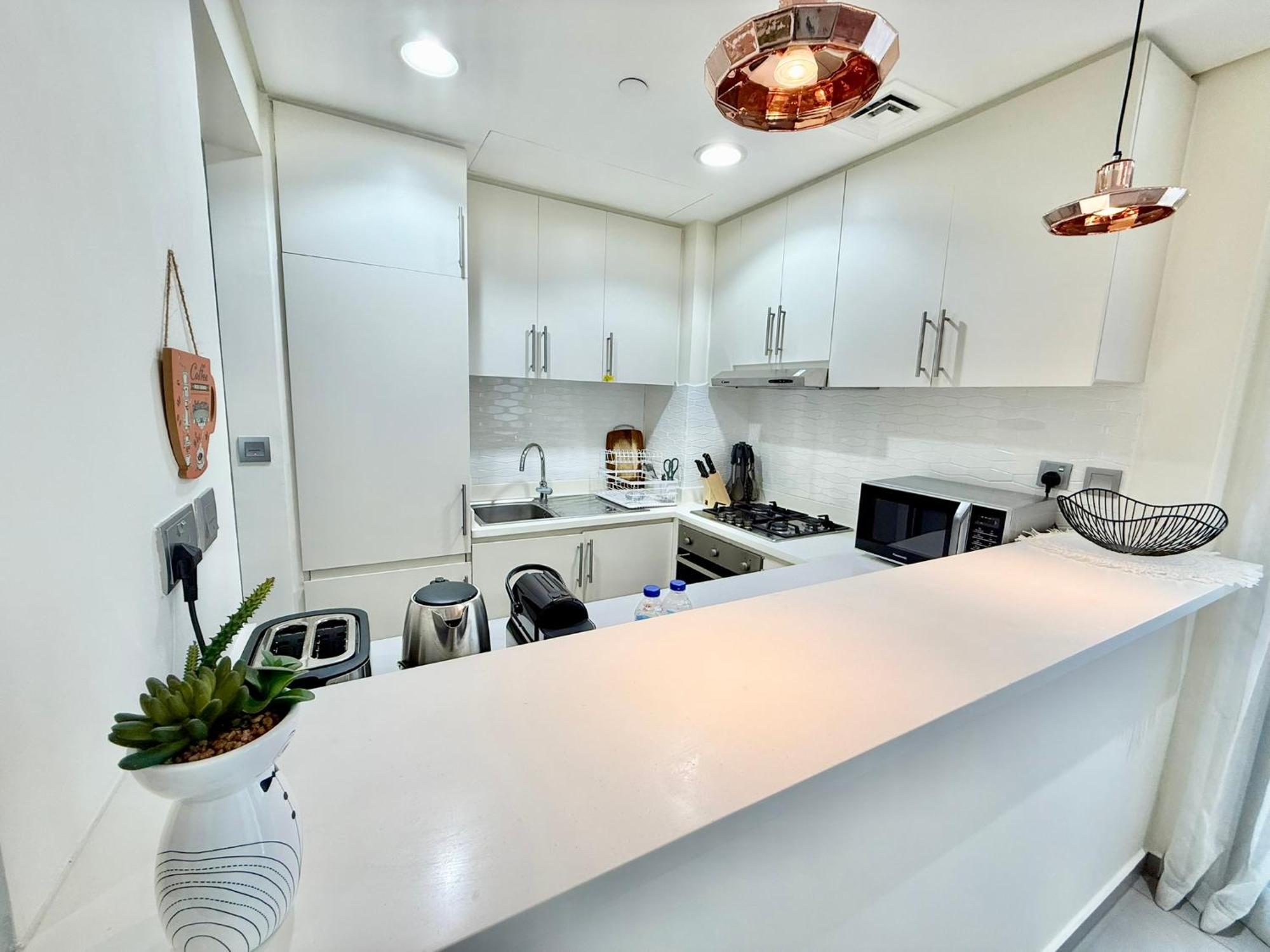 Apartment Deluxe 1-bedroom With Pool, 5 Minutes From Mall & Burj Khalifa *