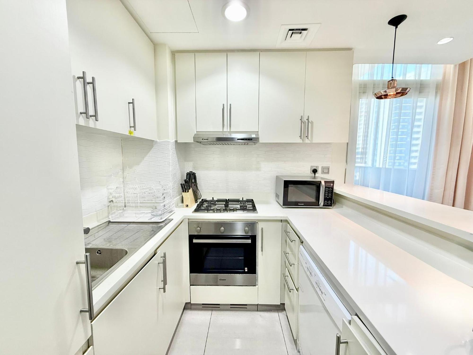 Deluxe 1-bedroom With Pool, 5 Minutes From Mall & Burj Khalifa *