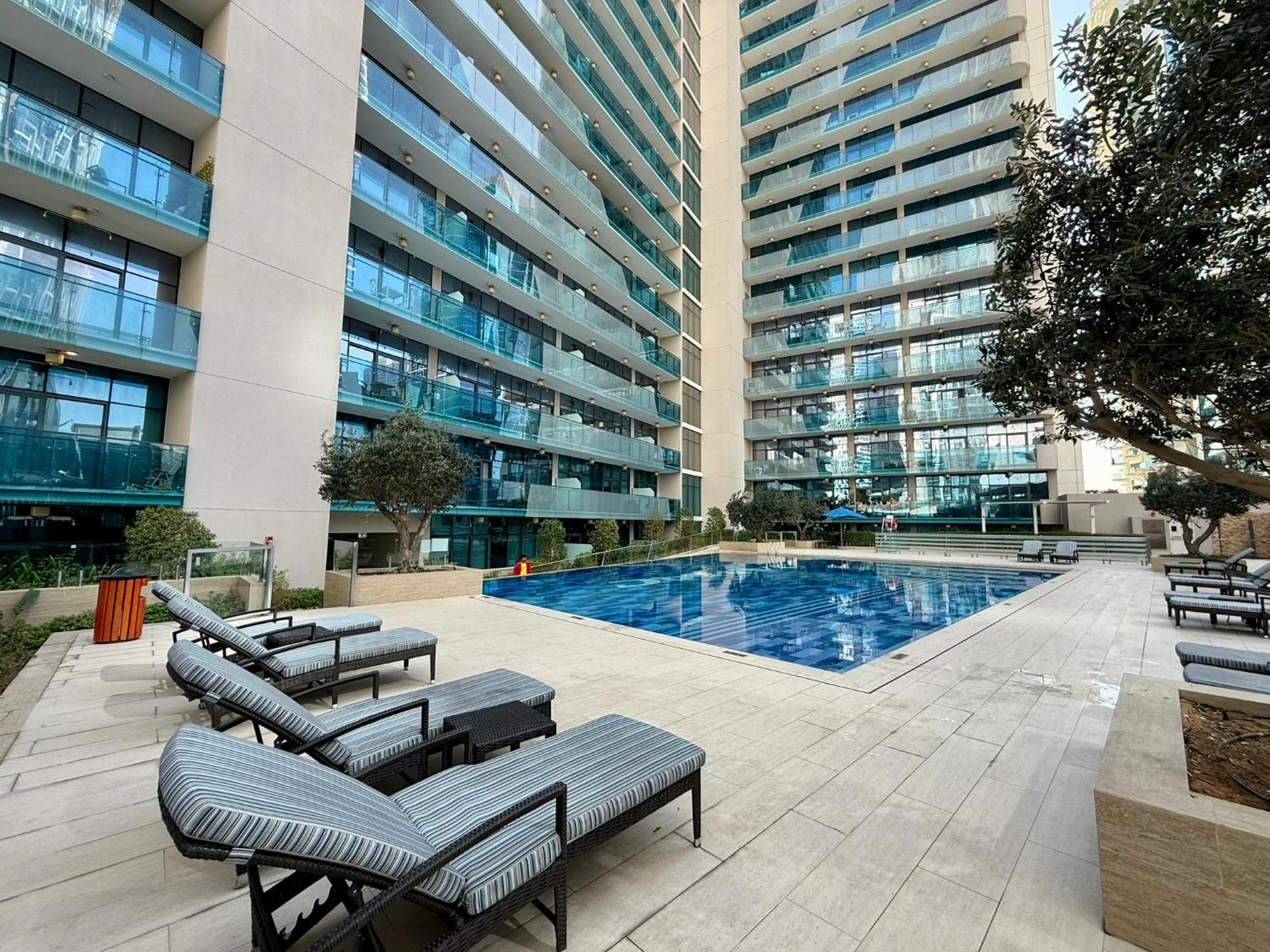 Deluxe 1-bedroom With Pool, 5 Minutes From Mall & Burj Khalifa