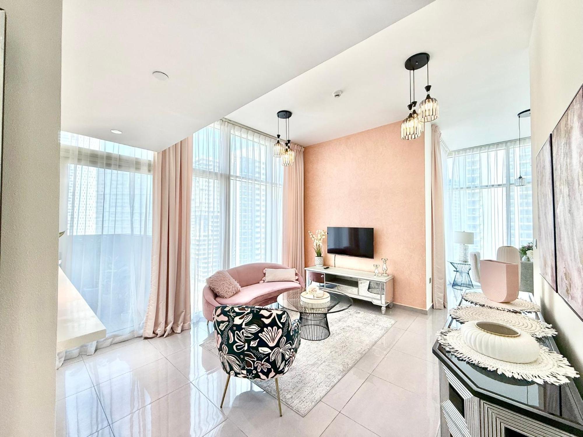 Deluxe 1-bedroom With Pool, 5 Minutes From Mall & Burj Khalifa