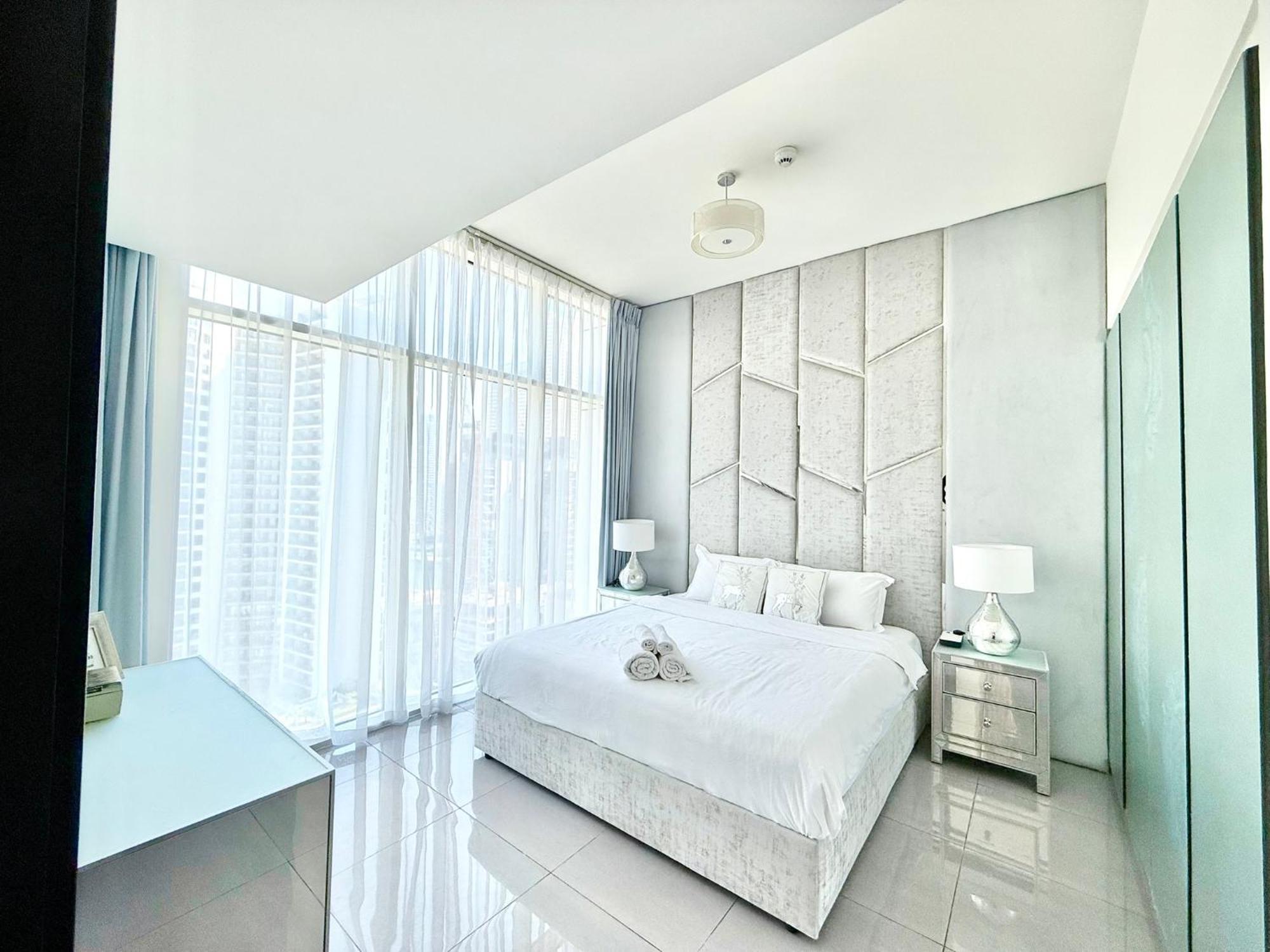 Apartment Deluxe 1-bedroom With Pool, 5 Minutes From Mall & Burj Khalifa Dubai