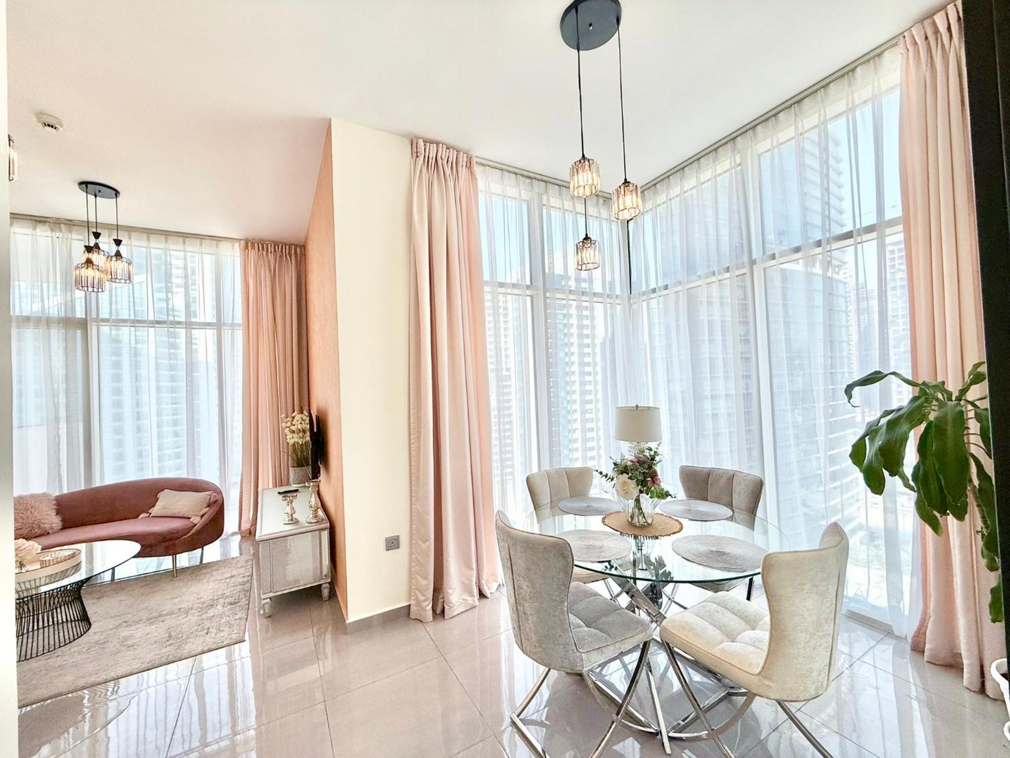 Deluxe 1-bedroom With Pool, 5 Minutes From Mall & Burj Khalifa Apartment *