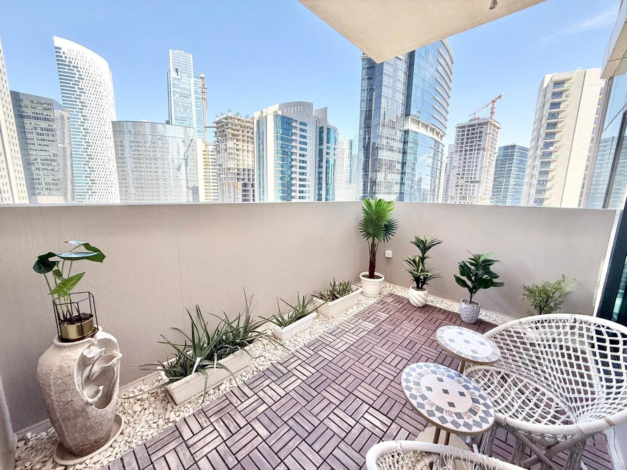 Deluxe 1-bedroom With Pool, 5 Minutes From Mall & Burj Khalifa * Dubai