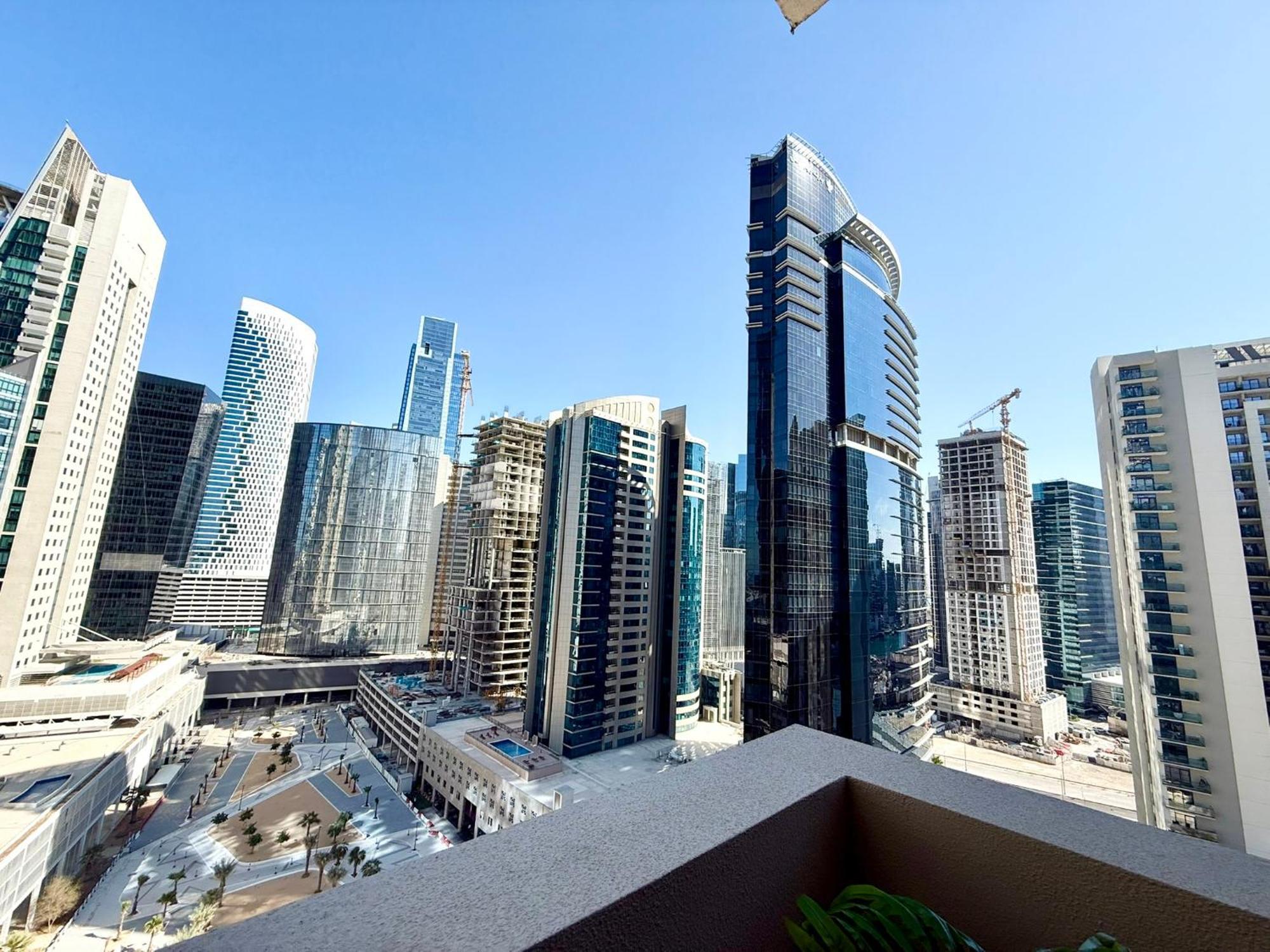 Deluxe 1-bedroom With Pool, 5 Minutes From Mall & Burj Khalifa *