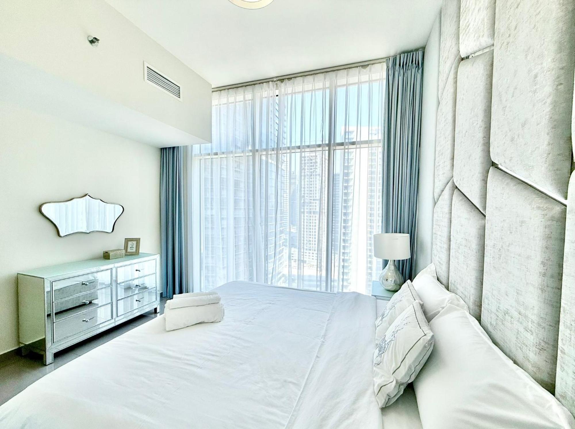 Apartment Deluxe 1-bedroom With Pool, 5 Minutes From Mall & Burj Khalifa *