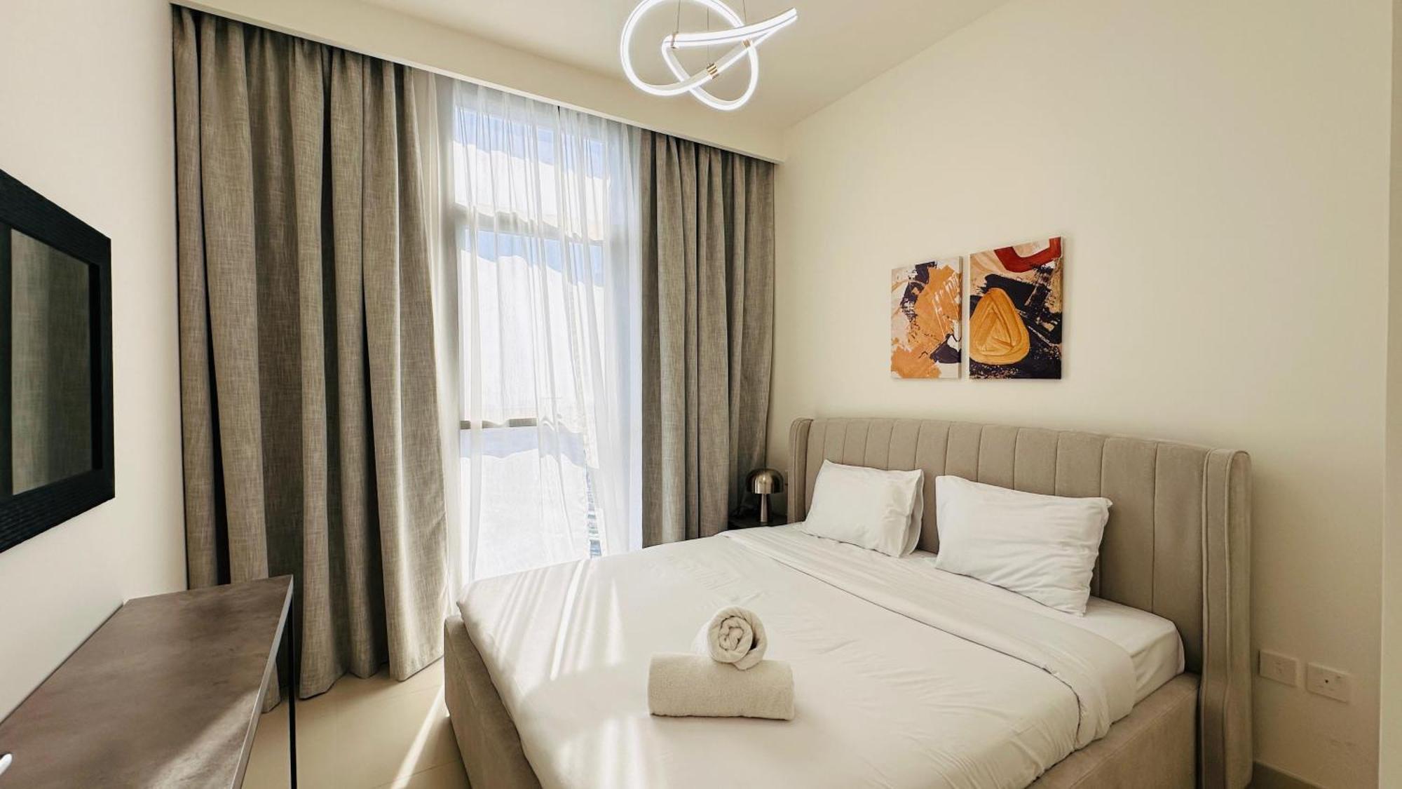 Luxury 1-bedroom At Burj Crown Apartment