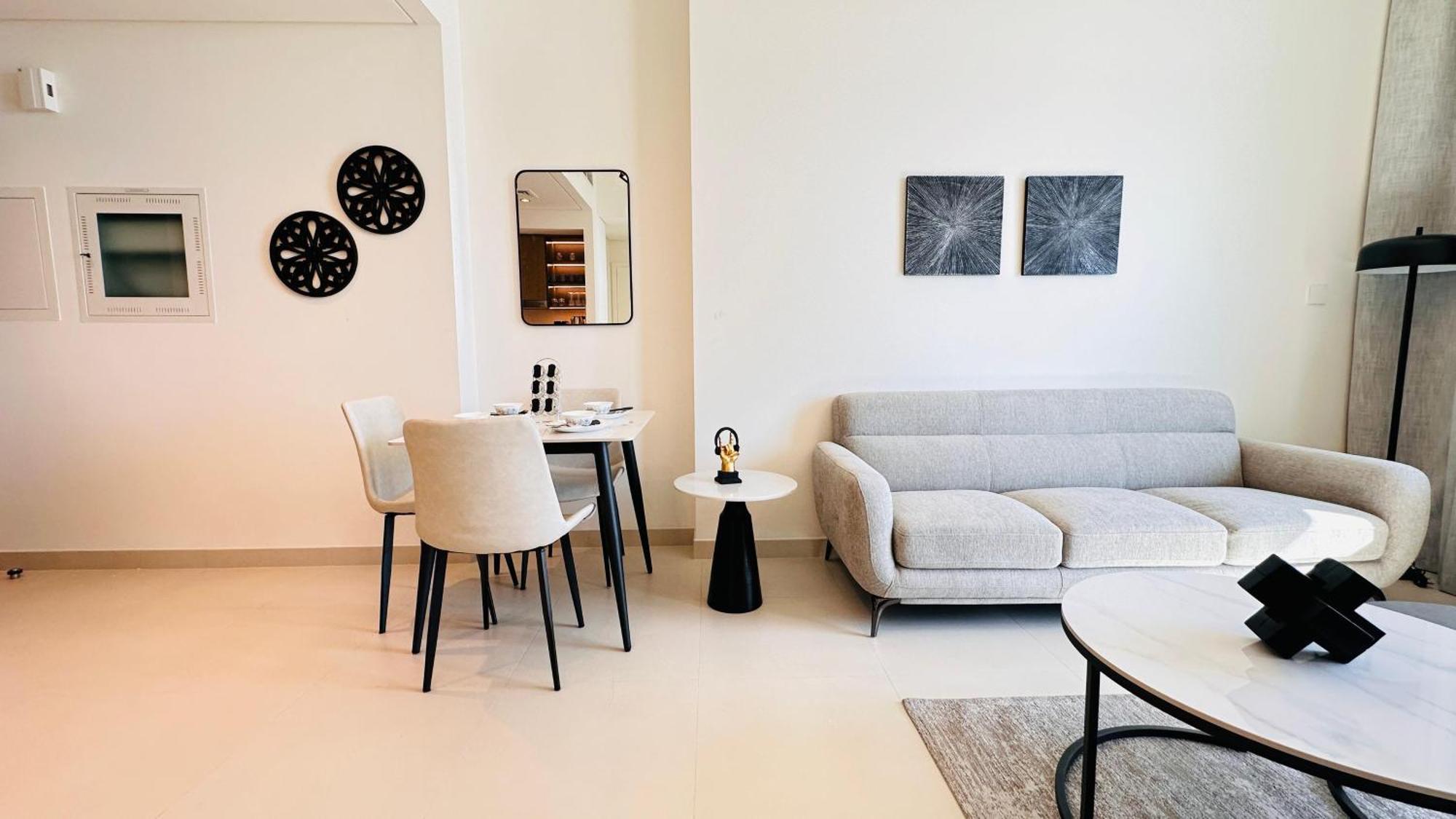 Luxury 1-bedroom At Burj Crown Apartment Dubai