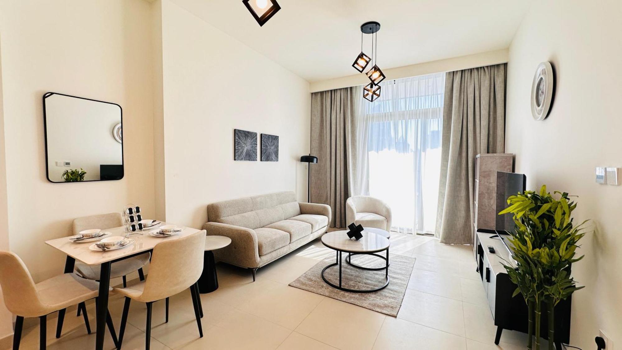 Luxury 1-bedroom At Burj Crown Apartment *