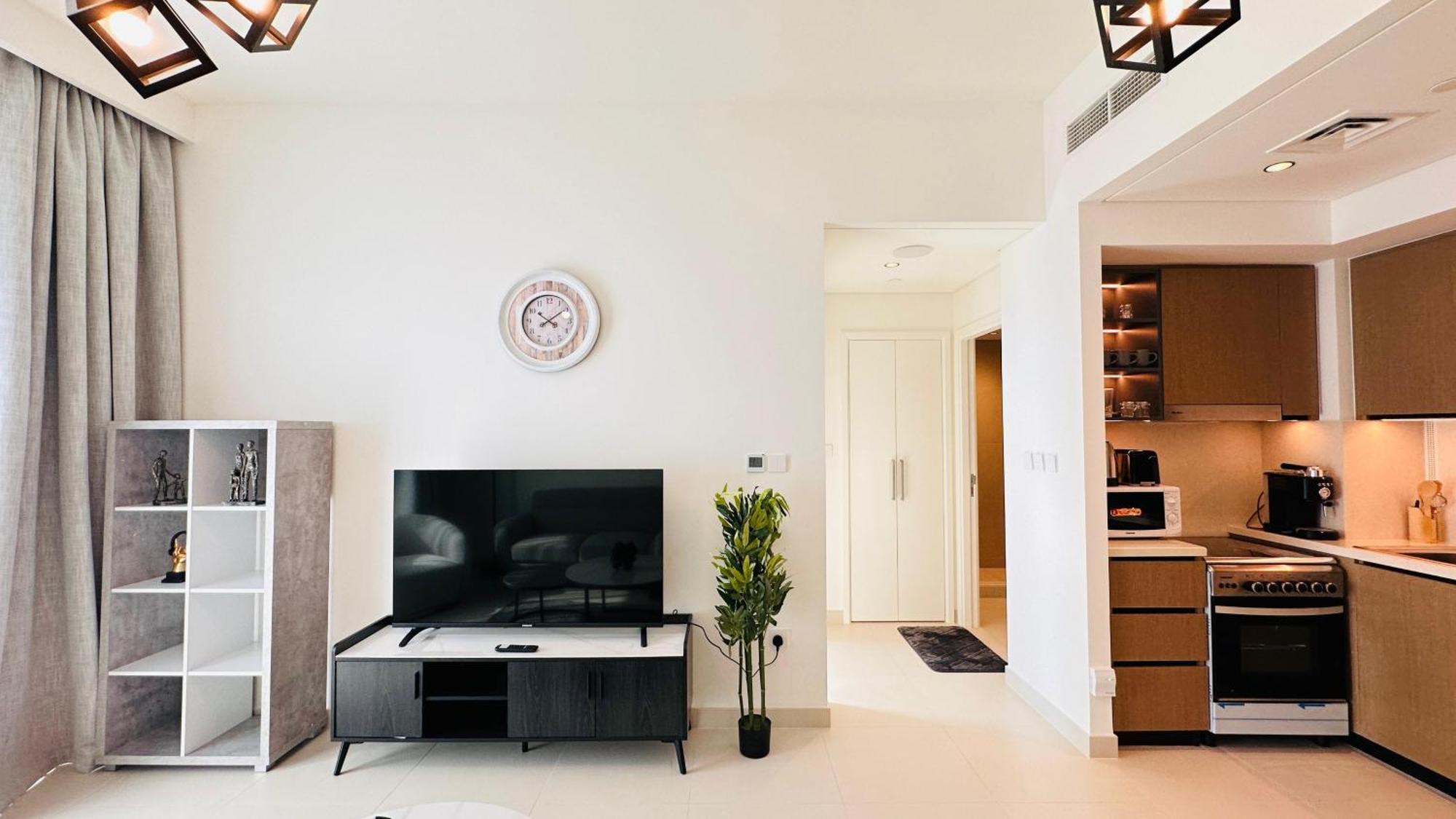 Luxury 1-bedroom At Burj Crown