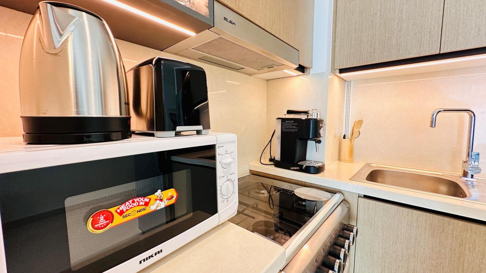Luxury 1-bedroom At Burj Crown Apartment