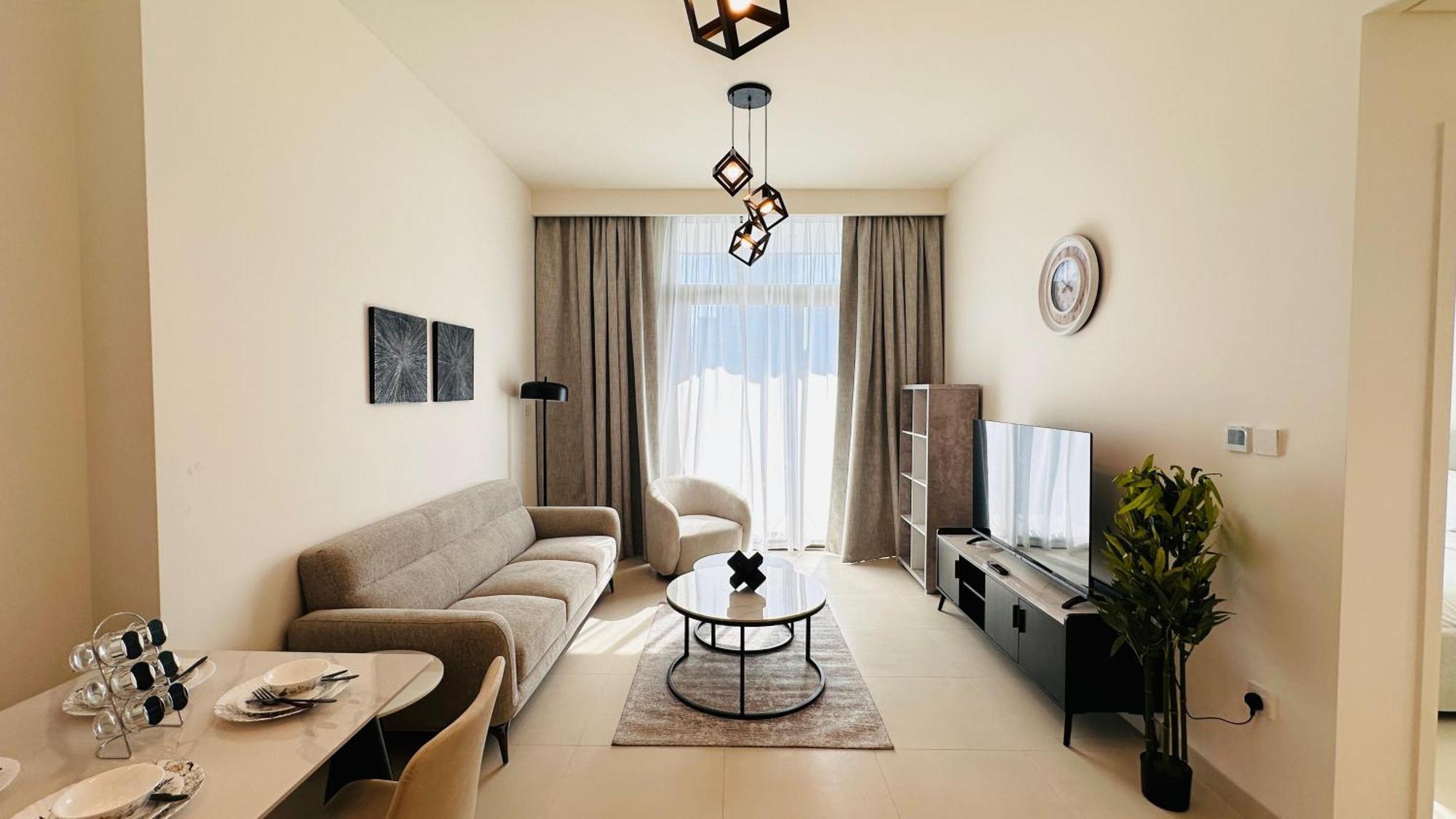 Apartment Luxury 1-bedroom At Burj Crown