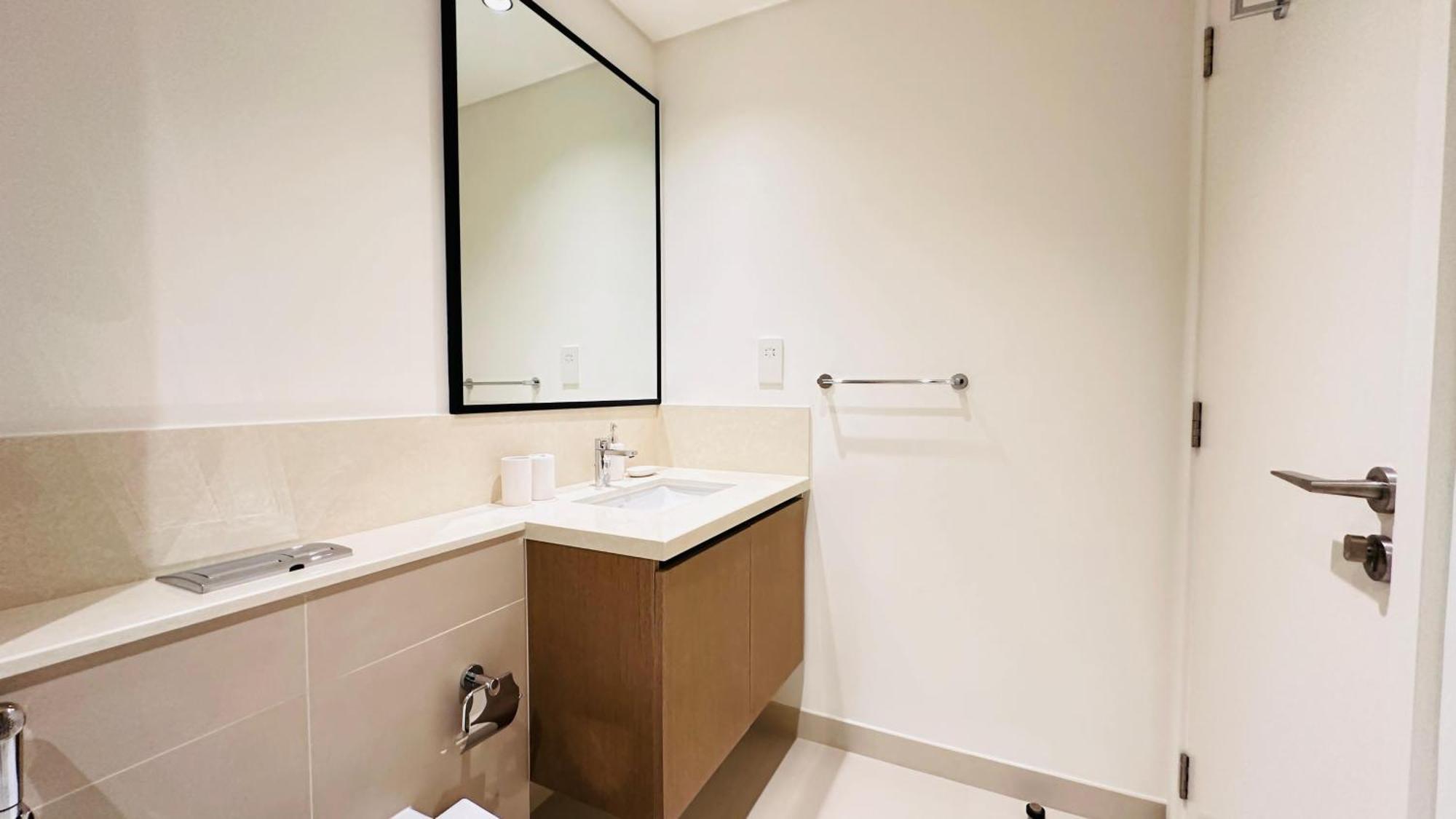 Luxury 1-bedroom At Burj Crown Apartment Dubai