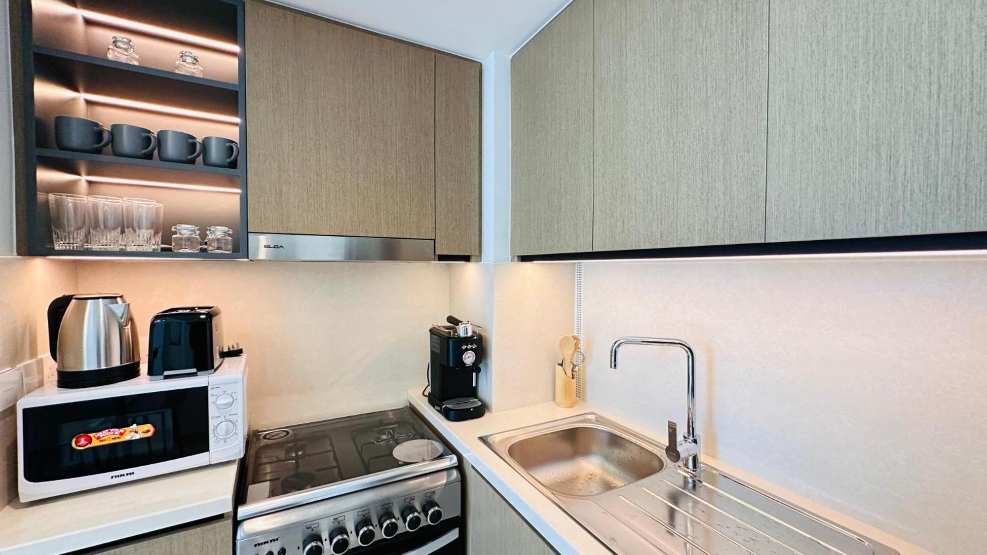 Luxury 1-bedroom At Burj Crown Apartment
