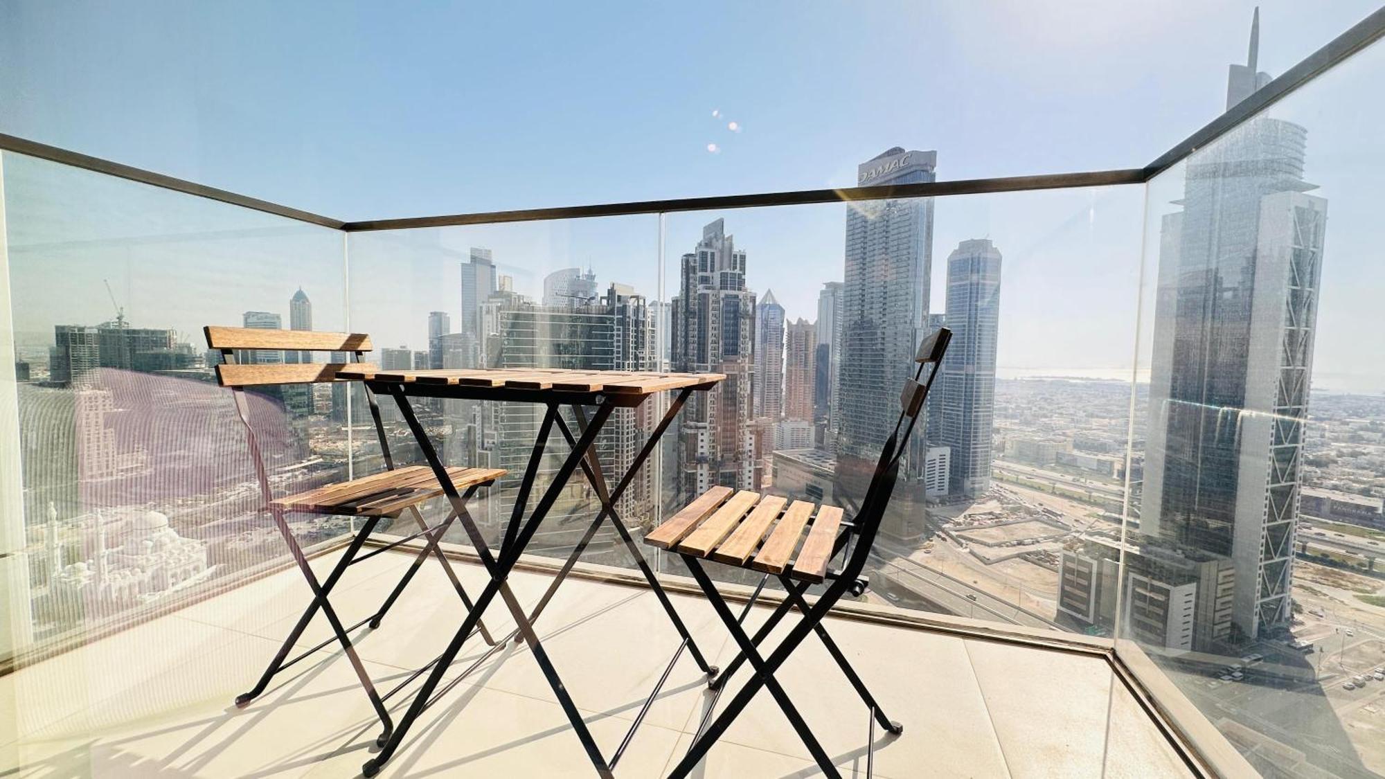 Apartment Luxury 1-bedroom At Burj Crown