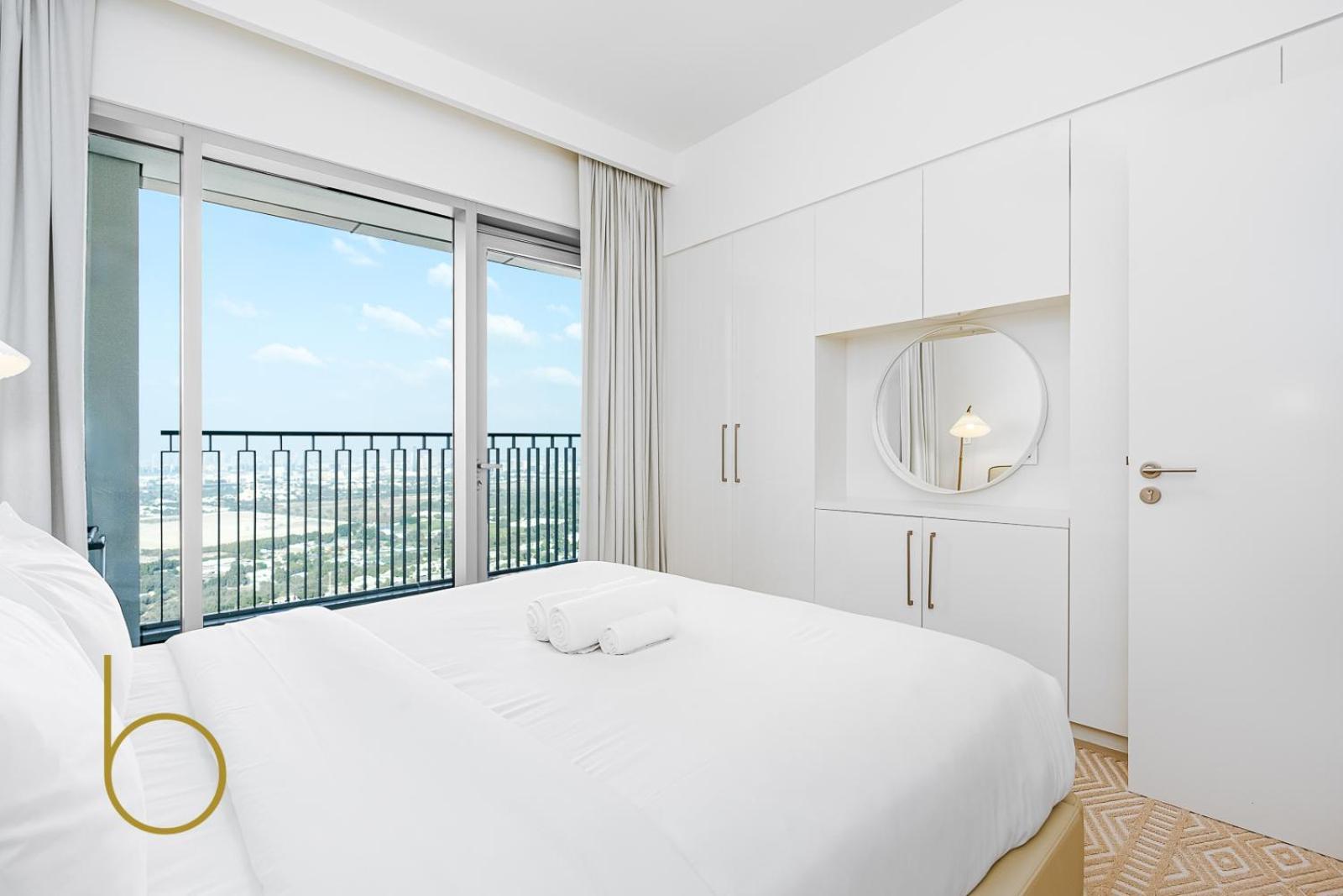 Downtown Views - Burj Khalifa & Direct Mall Access Apartment *