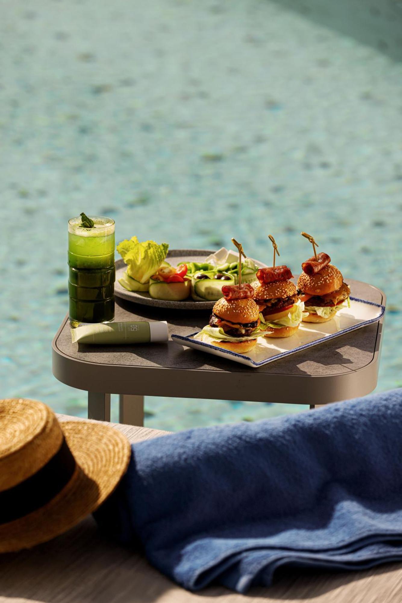 Tumbi West Palm Dubai,tapestry Collection Hilton Hotel 4*