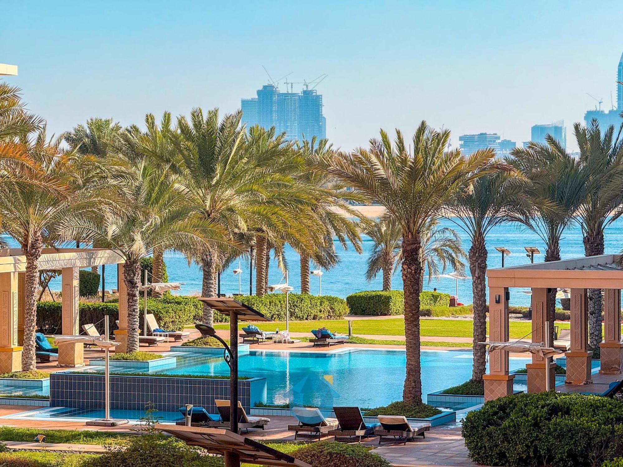 110sa Scenic Pool Bliss 1-bhk In Palm Jumeirah Dubai
