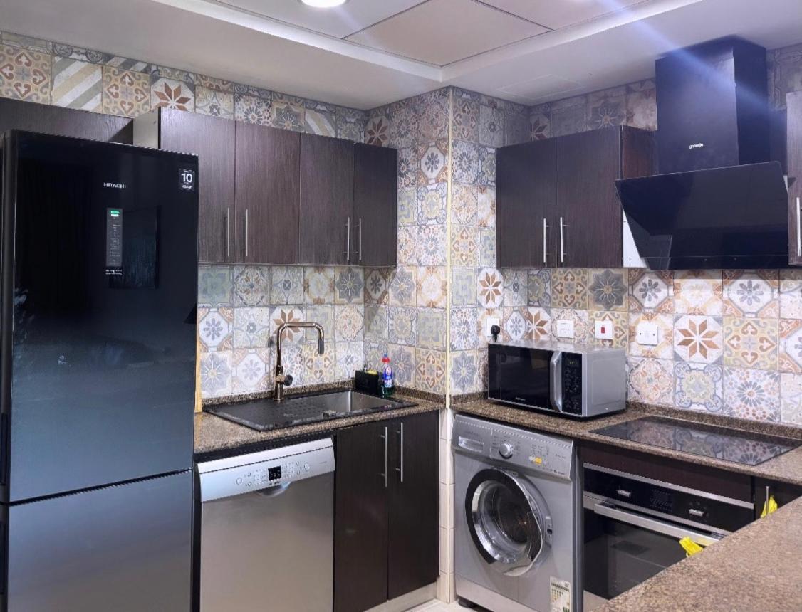 Intercontinental Marina Full Marina View With Balcony, Marina Mall, Large 1 Bedroom Apartment, Kitchen, 2 Toilets, 1 Parking, Swimming Pool And Gym Free Access, Paid Breakfast *