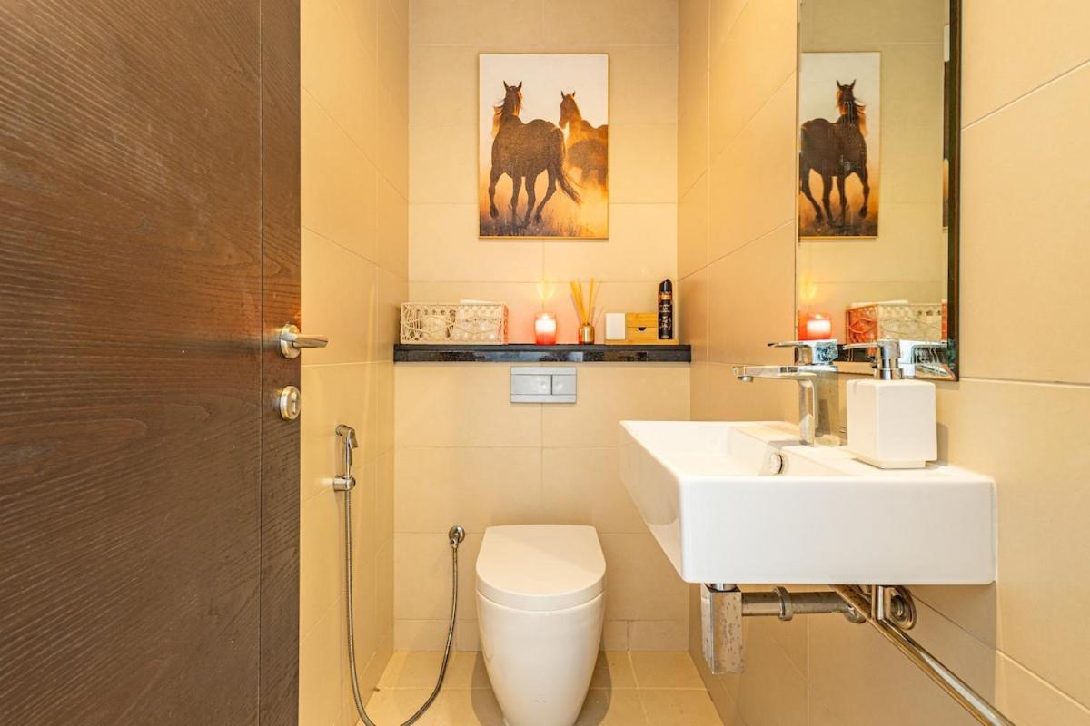 Nomad Retreats- Silverene Tower Marina View Apartment Dubai