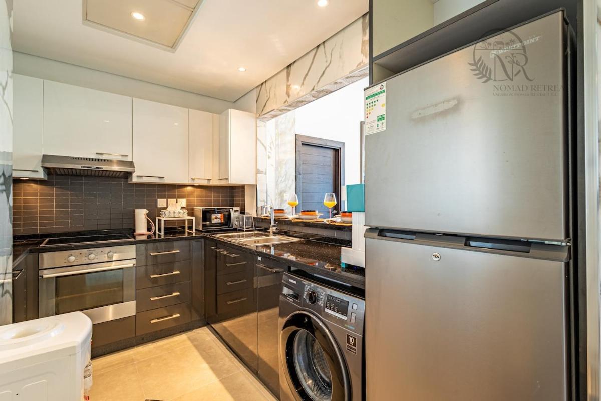 Nomad Retreats- Silverene Tower Marina View Apartment *